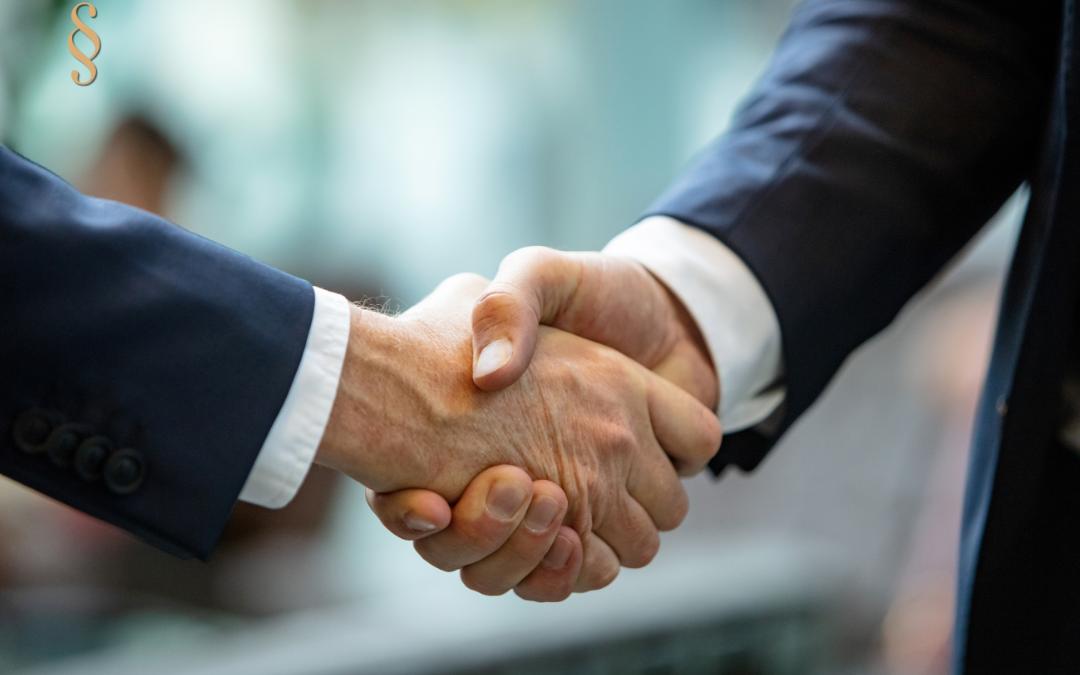 uścisk dłoni - podczas wyboru kancelarii frankowej 