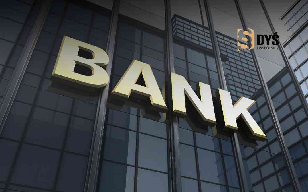 Nowoczesny biurowiec z dużym złotym napisem BANK – ilustracja do tematu wygranej sprawy o unieważnienie umowy.