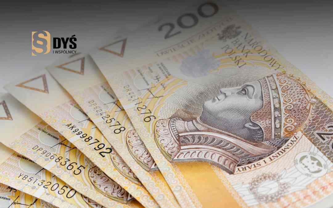 Zbliżenie na polskie banknoty o nominale 200 złotych z wizerunkiem Zygmunta I Starego – zwrot odsetek i prowizji.