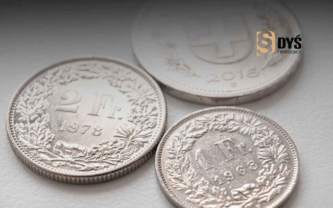 Srebrne monety franka szwajcarskiego jako symbol spłaty kredytu CHF.