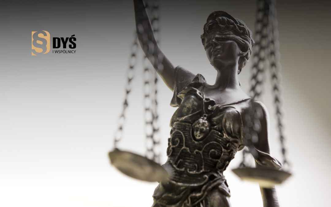 Mosiężna rzeźba Temidy z wagą sprawiedliwości symbolizująca wygraną w procesie o kredyt frankowy.