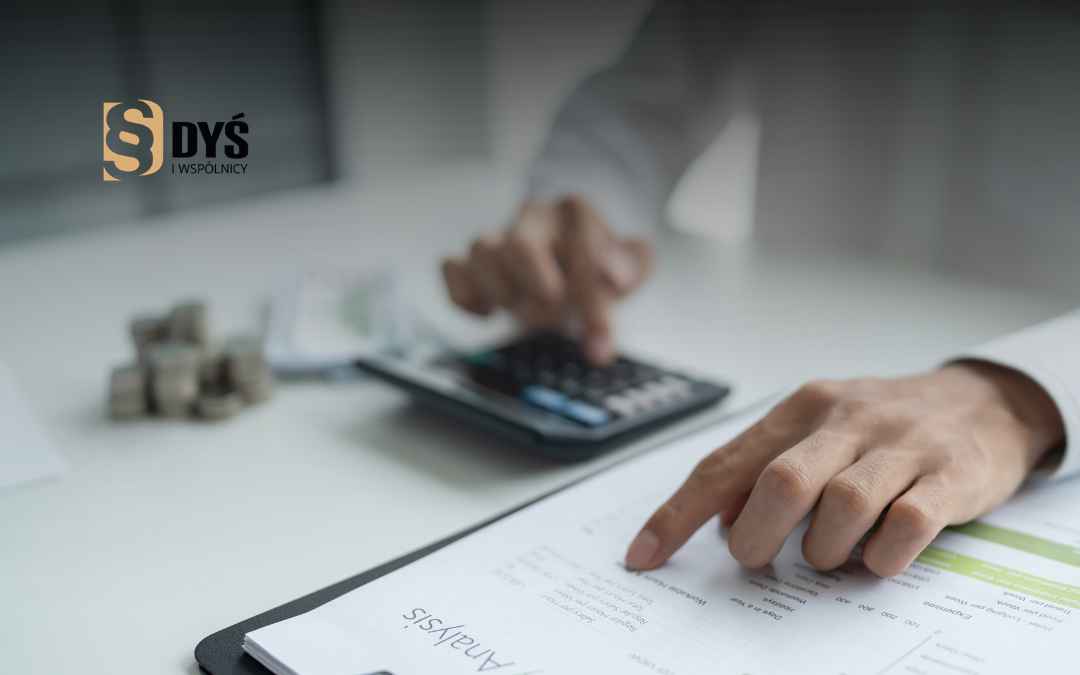 Osoba sprawdzająca warunki umowy kredytowej i licząca proporcjonalny zwrot prowizji bankowej.